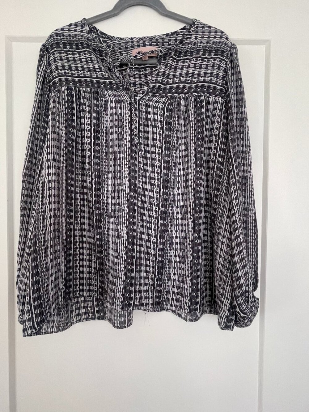 Philosophy Woman Long Sleeve Keyhole Boho Print Blouse (Size 0X)